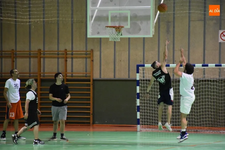 Foto 4 - En marcha el exigente Torneo 3x3 de Basket de Ciudad Rodrigo