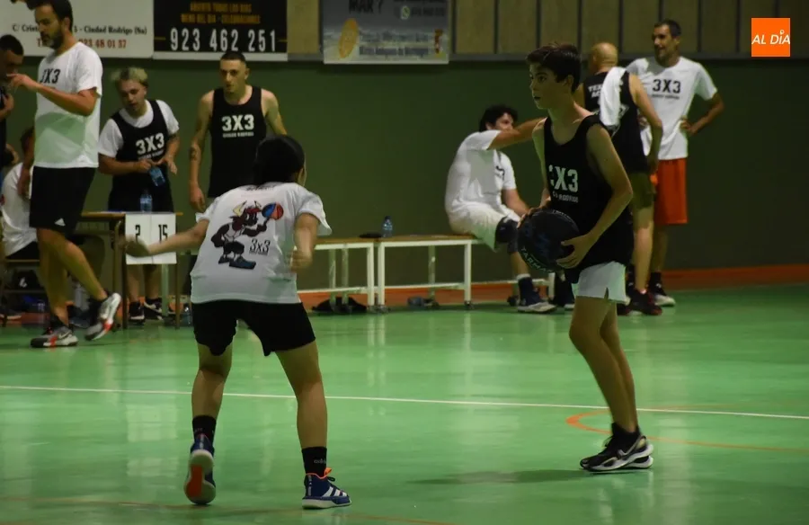 Foto 5 - En marcha el exigente Torneo 3x3 de Basket de Ciudad Rodrigo