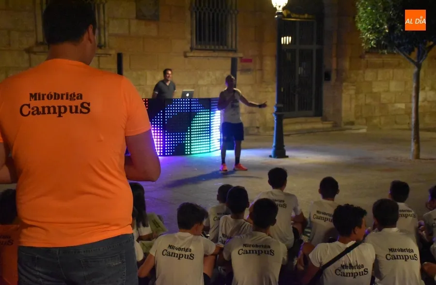 Foto 6 - Festiva velada de clausura del 8&ordm; Mir&oacute;briga Campus con m&uacute;sica, humor y magia