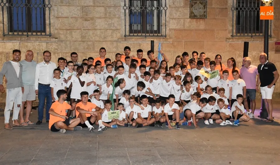 Foto 10 - Festiva velada de clausura del 8&ordm; Mir&oacute;briga Campus con m&uacute;sica, humor y magia