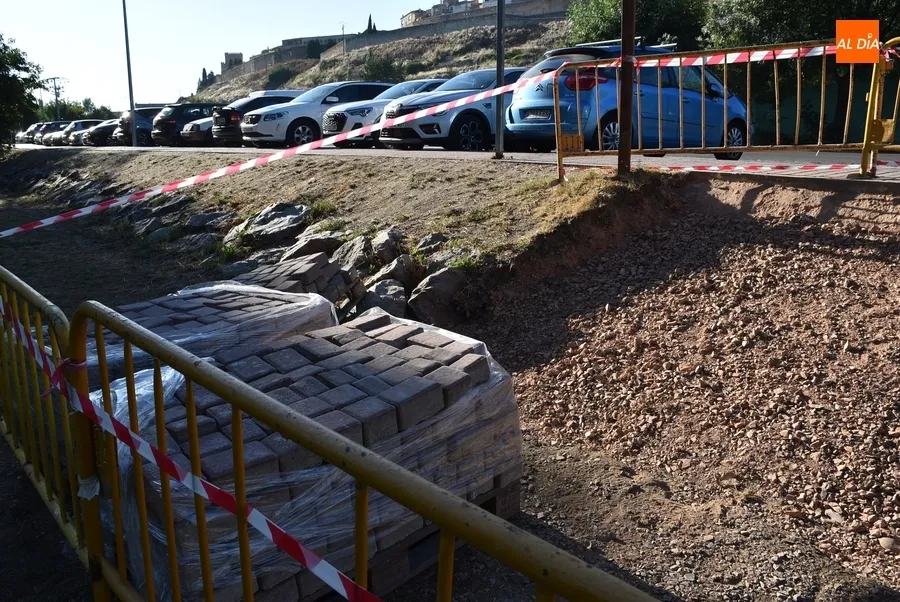 Foto 3 - En proceso de creaci&oacute;n dos escaleras para facilitar el acceso a la Alameda Vieja