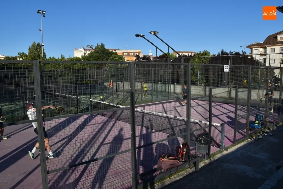 Foto 2 - En marcha el Torneo de P&aacute;del de Ciudad Rodrigo con 18 parejas en liza y 760&euro; en juego