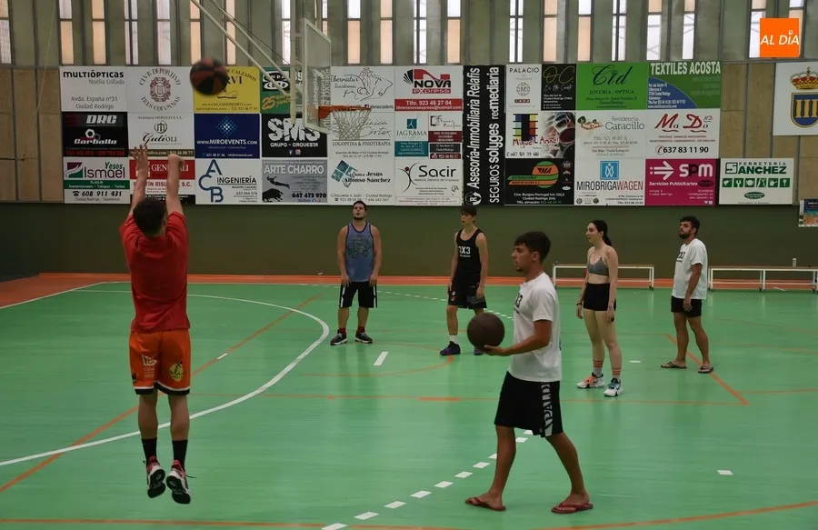 Foto 3 - Mayoristas con panza y Derrick & Morty triunfan en el Torneo 3x3 de Basket