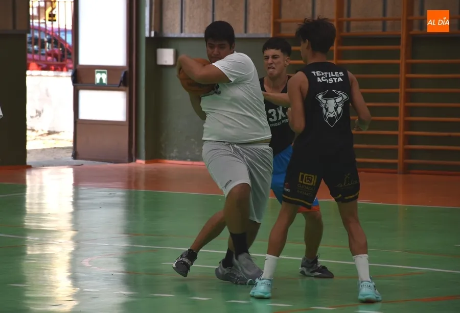 Foto 10 - Mayoristas con panza y Derrick & Morty triunfan en el Torneo 3x3 de Basket
