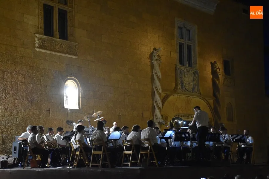Foto 9 - La Banda de M&uacute;sica cambia de ubicaci&oacute;n veraniega con un ampl&iacute;simo respaldo