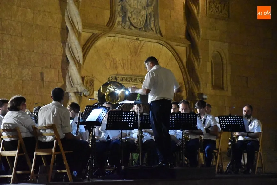 Foto 10 - La Banda de M&uacute;sica cambia de ubicaci&oacute;n veraniega con un ampl&iacute;simo respaldo