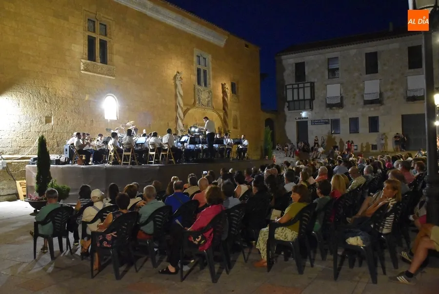 Foto 11 - La Banda de M&uacute;sica cambia de ubicaci&oacute;n veraniega con un ampl&iacute;simo respaldo