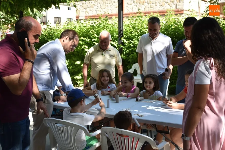 Foto 5 - El Equipo de Gobierno visita el Campamento Urbano, con Amelia Earhart como 1&ordf; protagonista