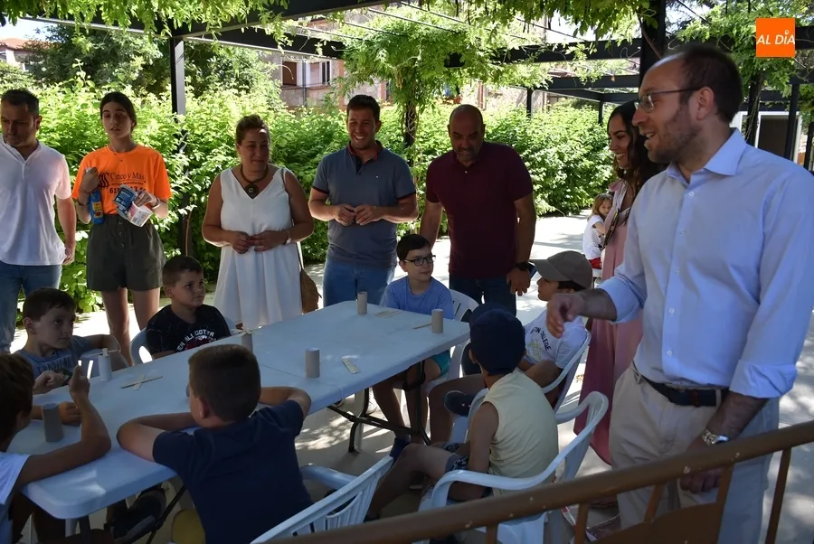 Foto 6 - El Equipo de Gobierno visita el Campamento Urbano, con Amelia Earhart como 1&ordf; protagonista