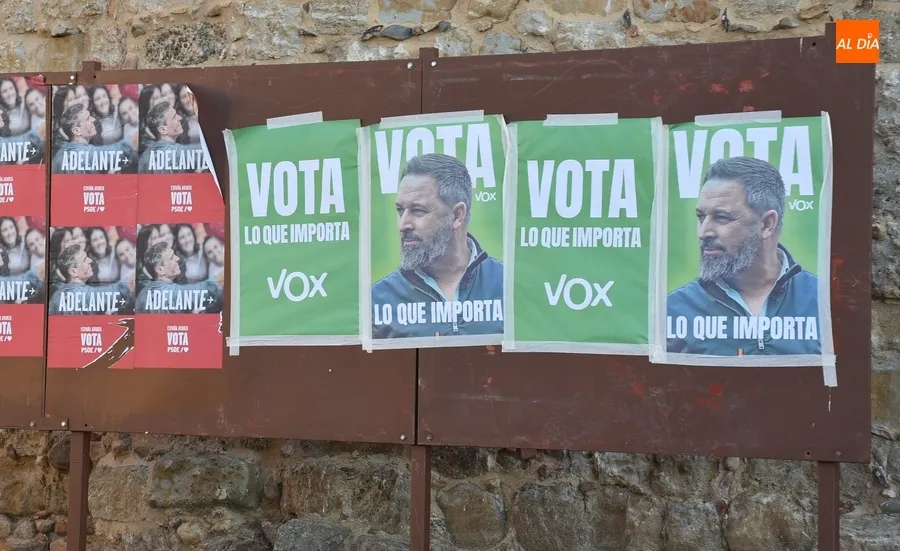 Foto 3 - Crece el esp&iacute;ritu electoral en las calles mirobrigenses con m&aacute;s carteles y banderolas