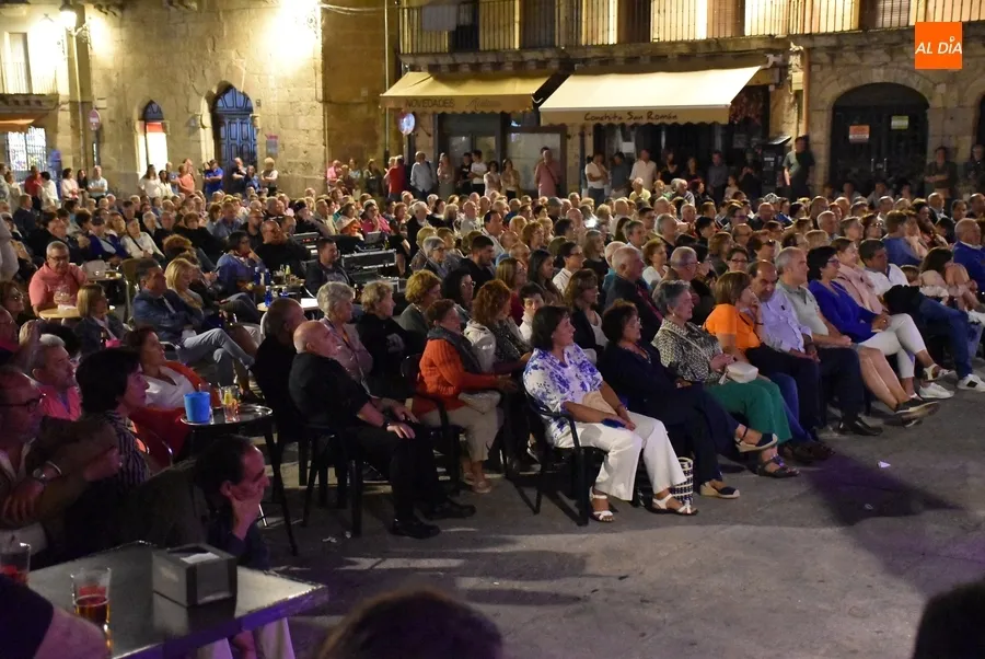Foto 8 - Baleo festeja con el p&uacute;blico mirobrigense sus 40 a&ntilde;os de trayectoria