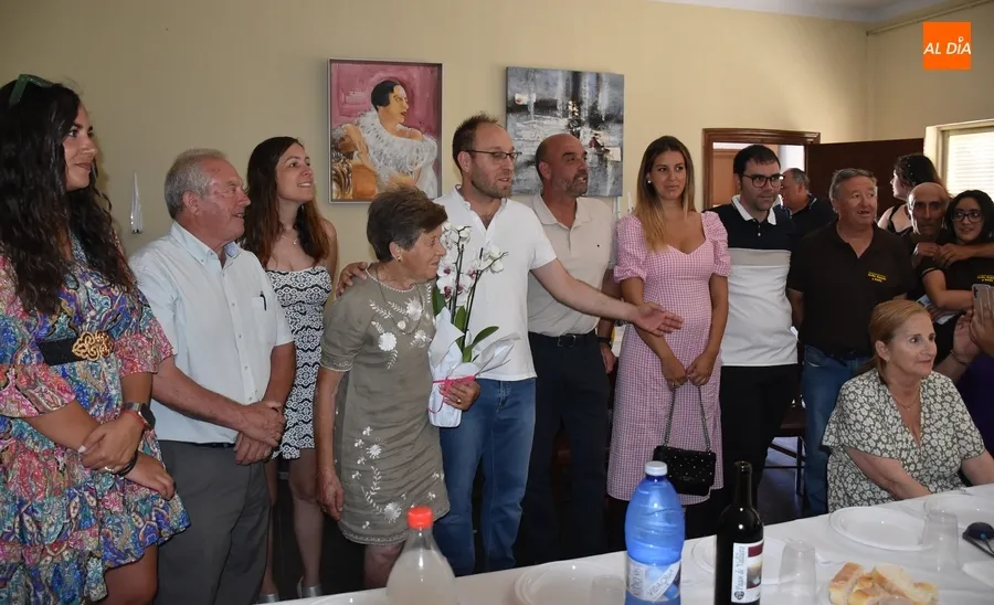 Foto 8 - Basilia Gonz&aacute;lez recibe un homenaje en la parrillada festiva de la Avenida de Espa&ntilde;a