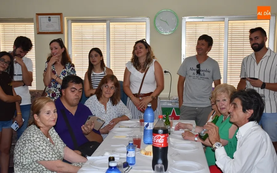 Foto 9 - Basilia Gonz&aacute;lez recibe un homenaje en la parrillada festiva de la Avenida de Espa&ntilde;a