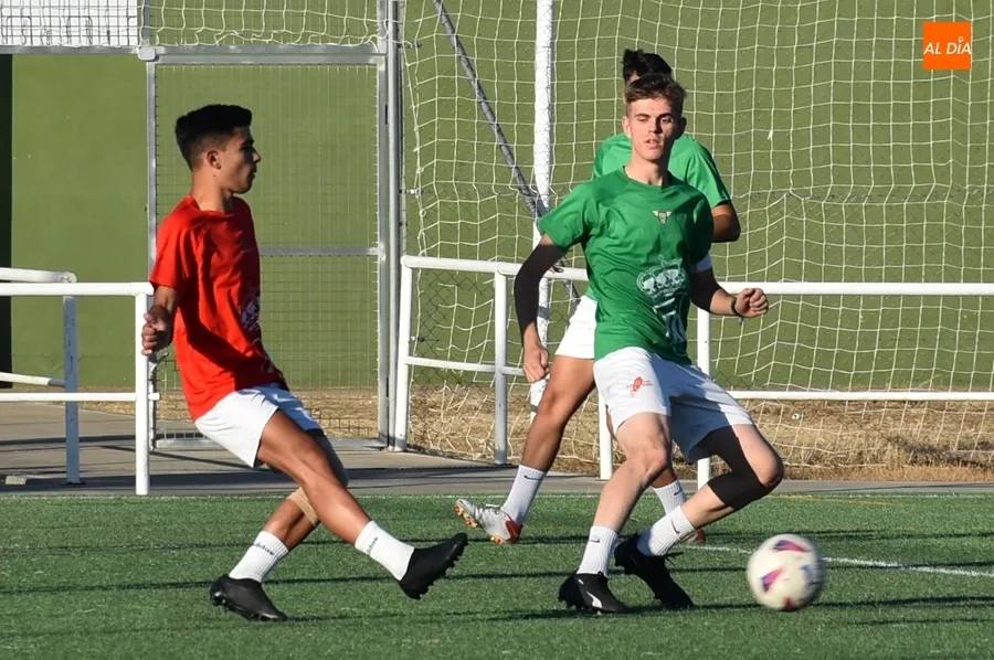 Foto 4 - Morcinos y Cu&ntilde;aos protagonizar&aacute;n la final de la Farinato League de F7