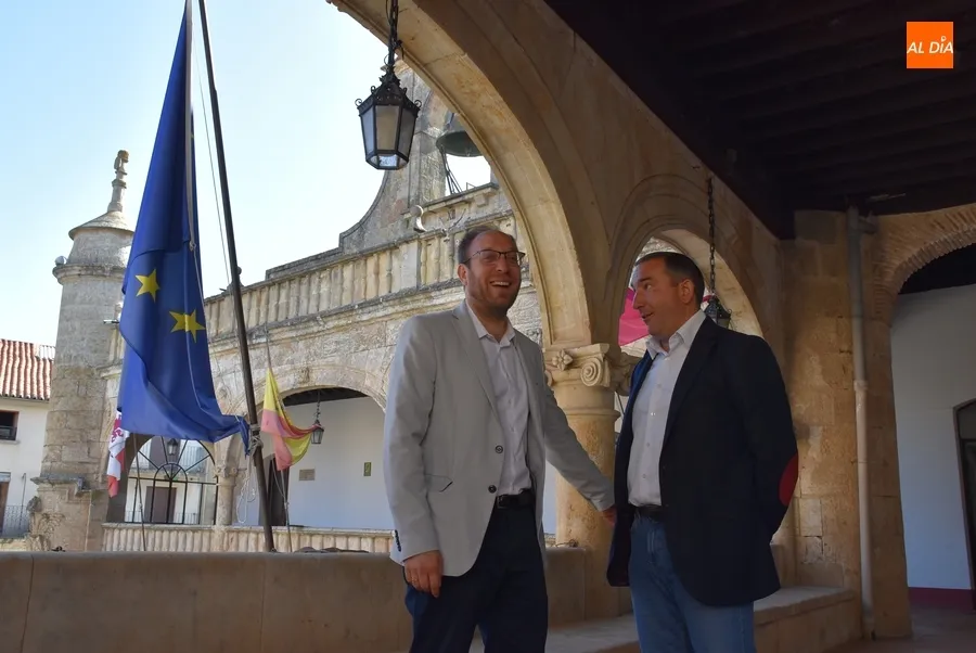 Foto 11 - Eloy Ruiz visita la Casa Consistorial ejerciendo incluso de &lsquo;manitas&rsquo;