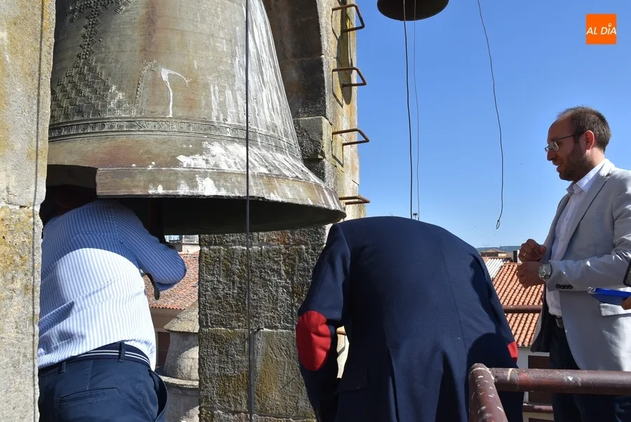 Foto 10 - Eloy Ruiz visita la Casa Consistorial ejerciendo incluso de &lsquo;manitas&rsquo;