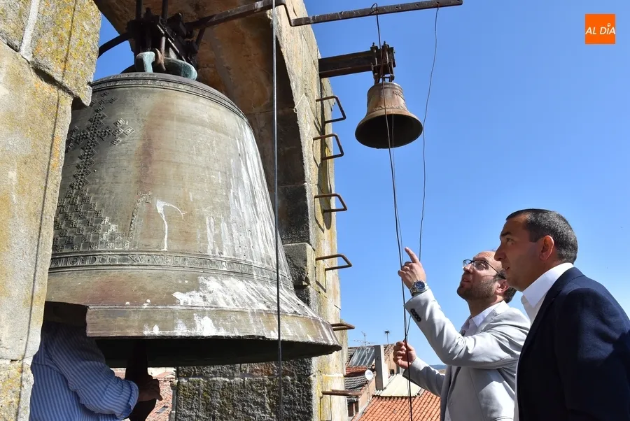 Foto 9 - Eloy Ruiz visita la Casa Consistorial ejerciendo incluso de &lsquo;manitas&rsquo;