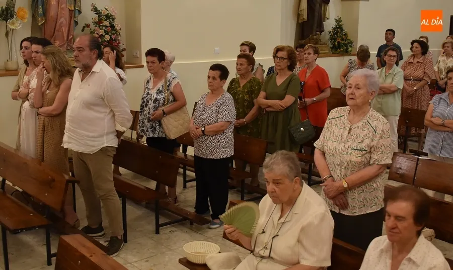 Foto 3 - Lleno en el Convento de las Carmelitas para honrar a la Virgen del Carmen