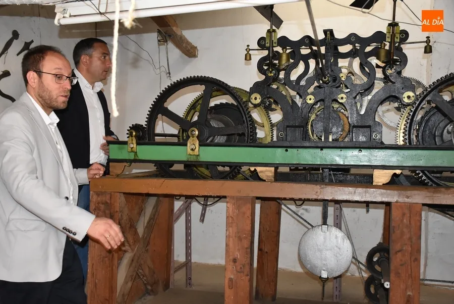 Foto 6 - Eloy Ruiz visita la Casa Consistorial ejerciendo incluso de &lsquo;manitas&rsquo;