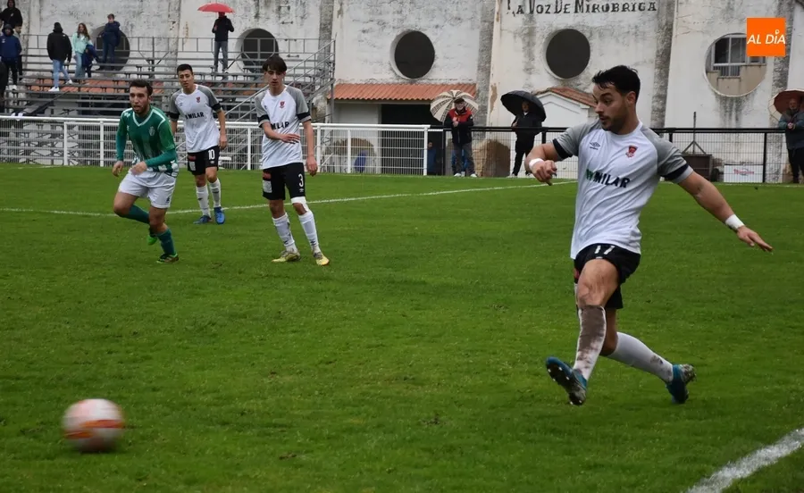 Imágenes de Javi Moríñigo y Berro, entre ellas la celebración del único gol anotado por Berro