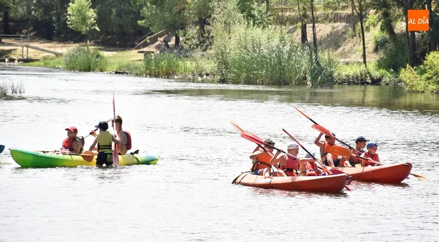 Foto 5 - El Mir&oacute;briga Campus se sube un a&ntilde;o m&aacute;s a las piraguas para recorrer el &Aacute;gueda