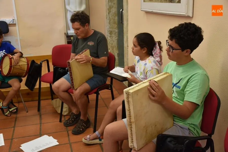 Foto 9 - La m&uacute;sica folk protagoniza el primer taller impartido por Ra&uacute;l D&iacute;az de Dios