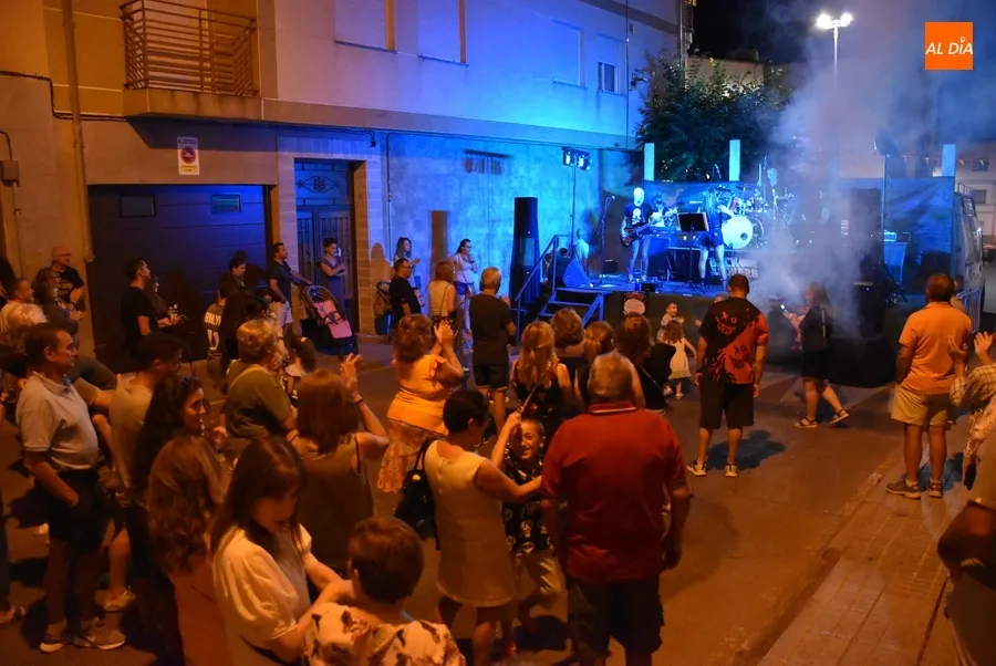 Foto 4 - El barrio de Santa Ana vibra con Back to the Covers
