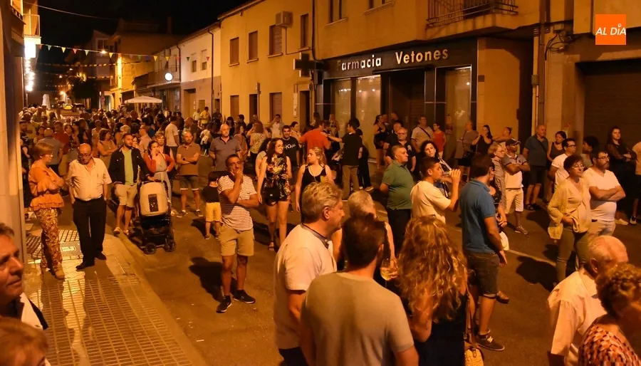 Foto 6 - El barrio de Santa Ana vibra con Back to the Covers