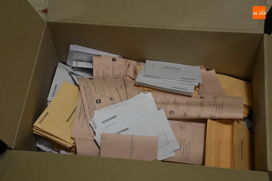 Foto 3 - Del fugaz recuento en &Aacute;gueda a la fiesta total de la democracia de un votante al Senado