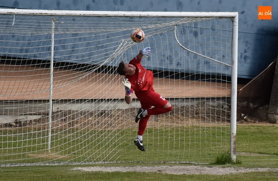 Foto 2 - Dani Crespo, Mario Sopale, Alberto de Vargas e Isma continuar&aacute;n en el Ciudad Rodrigo CF