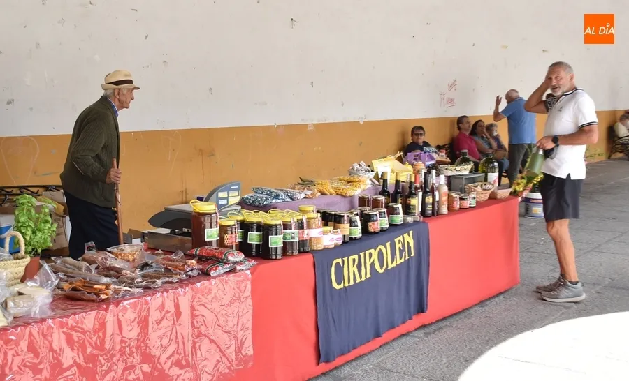 Foto 5 - El adelanto por la jornada festiva abre un quinteto de at&iacute;picos Mercados de los Martes