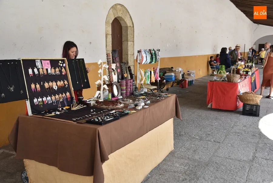 Foto 6 - El adelanto por la jornada festiva abre un quinteto de at&iacute;picos Mercados de los Martes