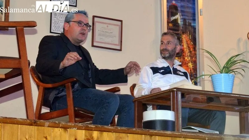 El grupo de actores debutó en un ensayo general abierto al público