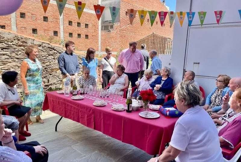 Foto 2 - Los mayores de Guijuelo celebran su d&iacute;a