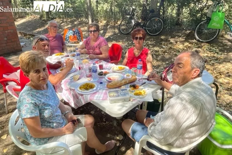 Santiago de la Puebla despide sus fiestas con una paellada