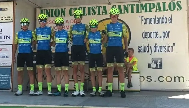 Corredores de Escuela de Ciclismo Salmantina