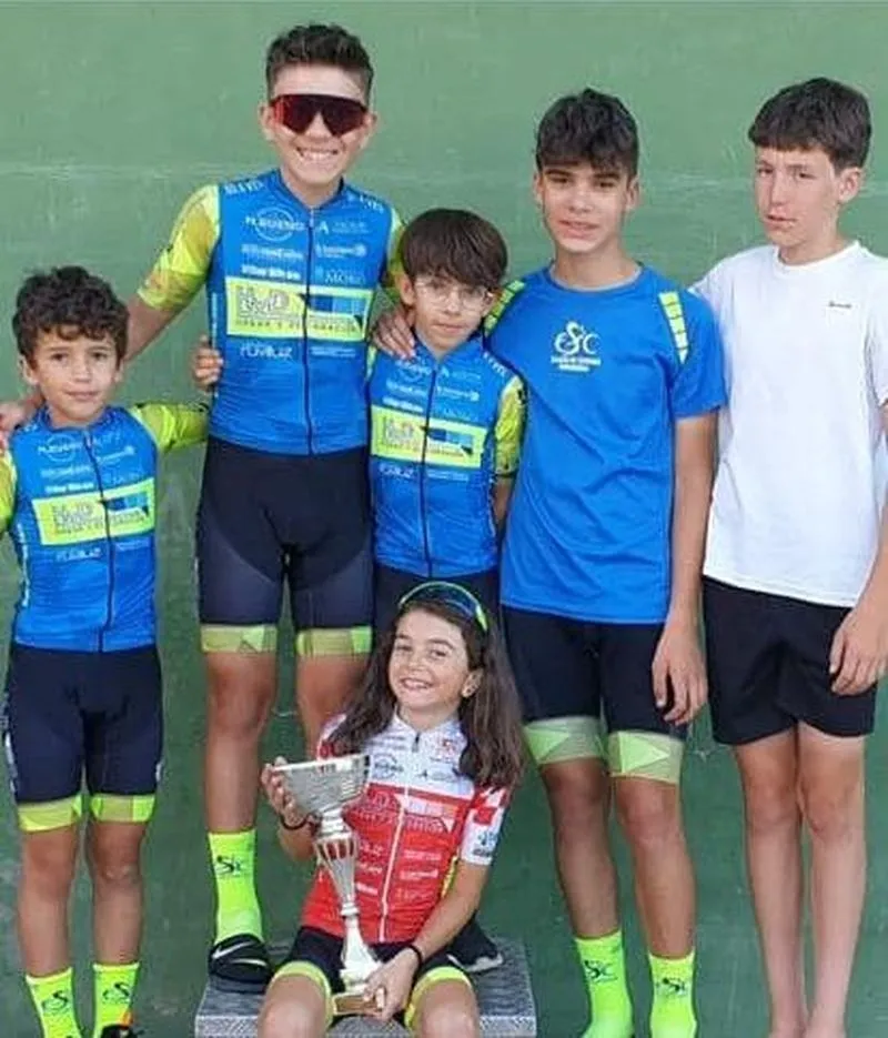 Corredores de Escuela de Ciclismo Salmantina