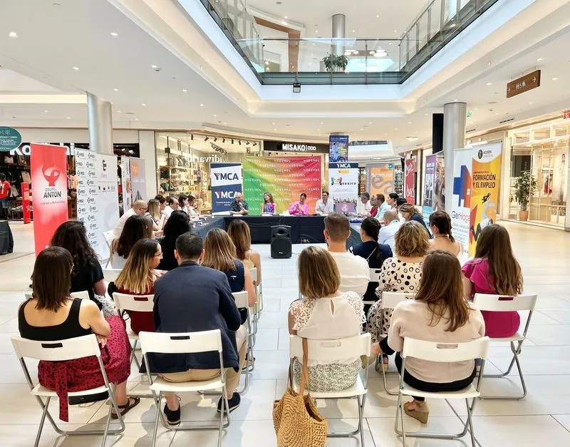 Foto 2 - Las empresas salmantinas, a favor de la diversidad cultural