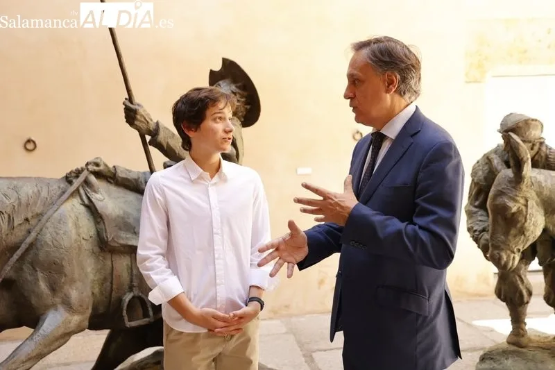 Recepción municipal en la Torre de los Anaya a Julio Nicolás Vivas, el alumno salmantino de 2º de ESO que se ha proclamado ganador de la Olimpiada Matemática Nacional Junior. Foto de David Sañudo