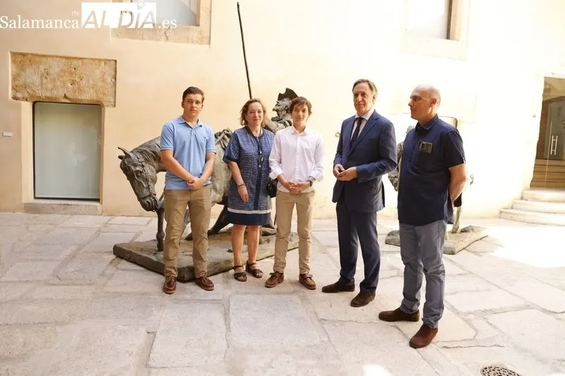 Recepción municipal en la Torre de los Anaya a Julio Nicolás Vivas, el alumno salmantino de 2º de ESO que se ha proclamado ganador de la Olimpiada Matemática Nacional Junior. Foto de David Sañudo