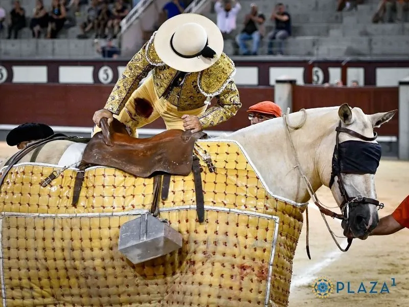 Momento de la cogida en Las Ventas al picador José Ney Zambrano | Fotos: LAS VENTAS