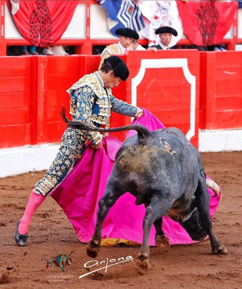 Foto 5 - L&oacute;pez Chaves, sobresaliente en su adi&oacute;s por la Puerta Grande en Santander