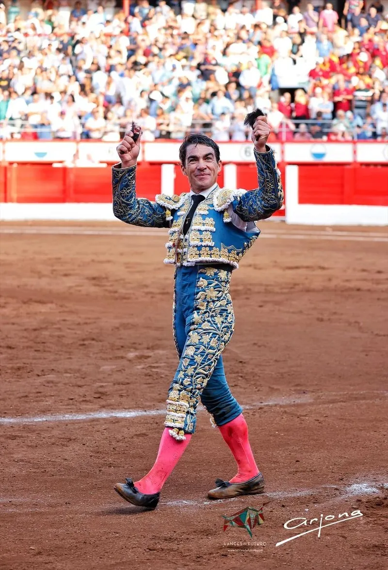Foto 6 - L&oacute;pez Chaves, sobresaliente en su adi&oacute;s por la Puerta Grande en Santander