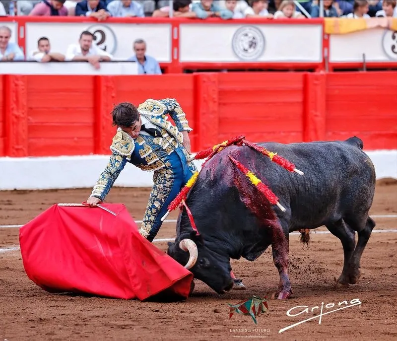 Foto 3 - L&oacute;pez Chaves, sobresaliente en su adi&oacute;s por la Puerta Grande en Santander