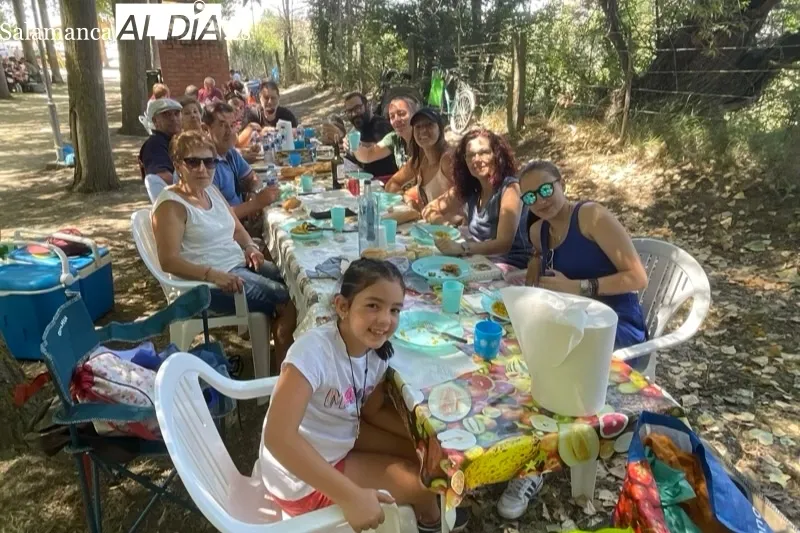Santiago de la Puebla despide sus fiestas con una paellada