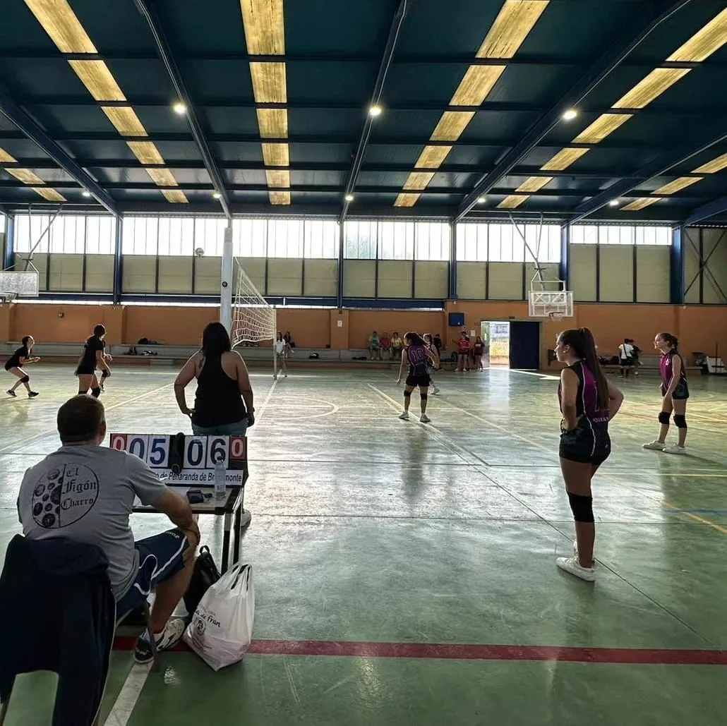 Foto 6 - Buen ambiente y participaci&oacute;n en el II Torneo de Voleibol Ciudad de Pe&ntilde;aranda