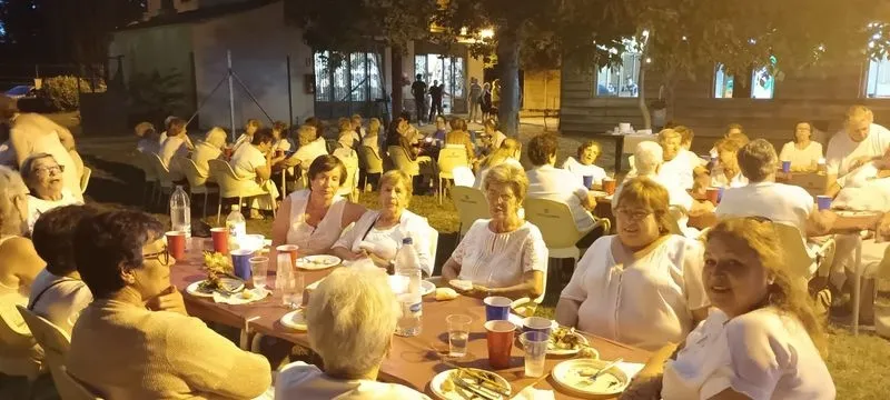 Foto 6 - La Asociaci&oacute;n de Mujeres Albenses celebra una fiesta de verano