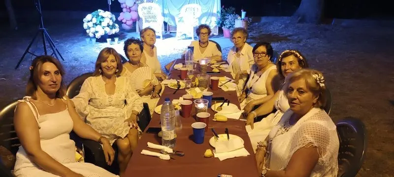 Foto 2 - La Asociaci&oacute;n de Mujeres Albenses celebra una fiesta de verano