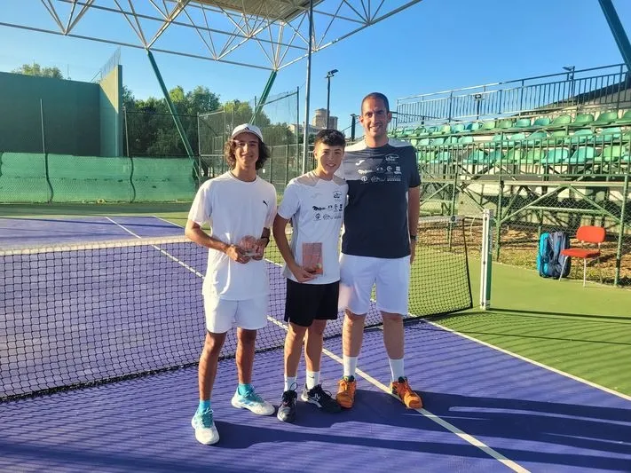 Foto 4 - M&aacute;s de cien participantes en el III torneo de tenis y p&aacute;del &lsquo;Villa Alba de Tormes 2023&rsquo;