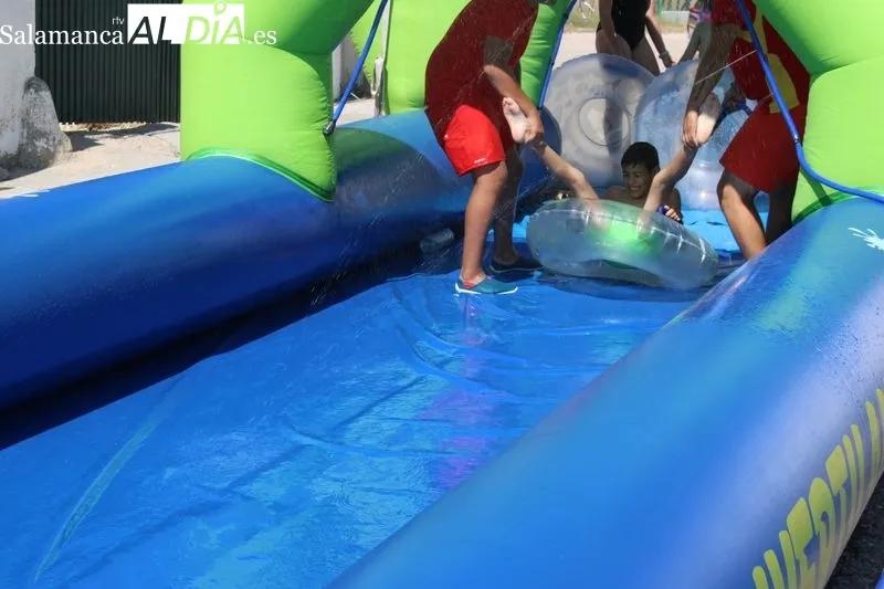 Foto 2 - Peque&ntilde;os y mayores disfrutan de las fiestas de Santa In&eacute;s&nbsp;